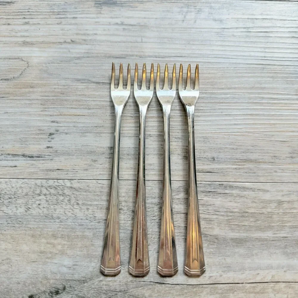 Set of 4 Oneida Northwest Silverplate Cocktail Seafood Forks USA Vintage Flatwar